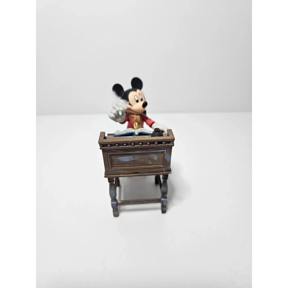 2009 Hallmark Mickey as Bob Cratchit Ornament 1st in Series Mickey's Christmas